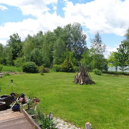 בית אירוח Barrierefreies Im Blockhaus Mit Sauna Am See *