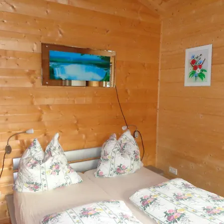 Barrierefreies Im Blockhaus Mit Sauna Am See בית אירוח Soyen