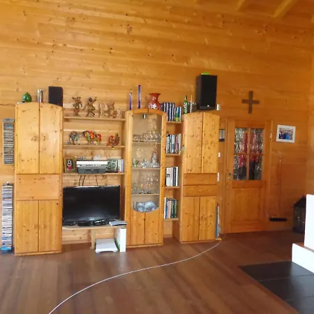 בית אירוח Barrierefreies Im Blockhaus Mit Sauna Am See