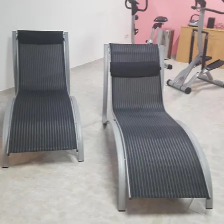 בית אירוח Barrierefreies Im Blockhaus Mit Sauna Am See