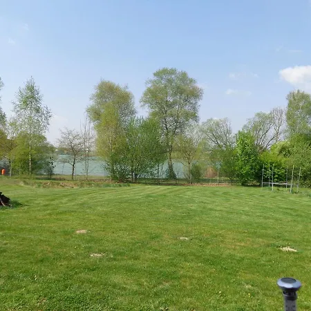 בית אירוח Barrierefreies Im Blockhaus Mit Sauna Am See *