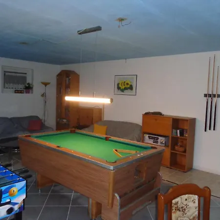 בית אירוח Barrierefreies Im Blockhaus Mit Sauna Am See *