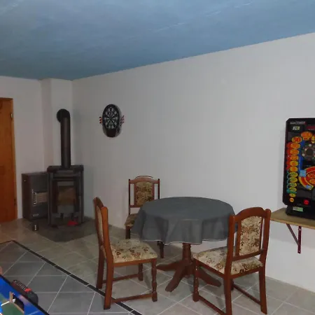בית אירוח Barrierefreies Im Blockhaus Mit Sauna Am See