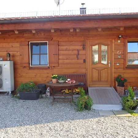 Barrierefreies Im Blockhaus Mit Sauna Am See בית אירוח Soyen