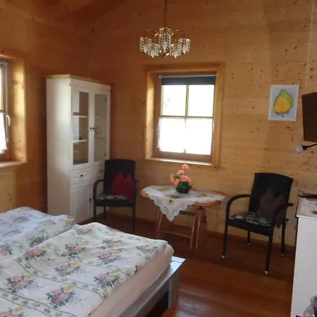 בית אירוח Barrierefreies Im Blockhaus Mit Sauna Am See